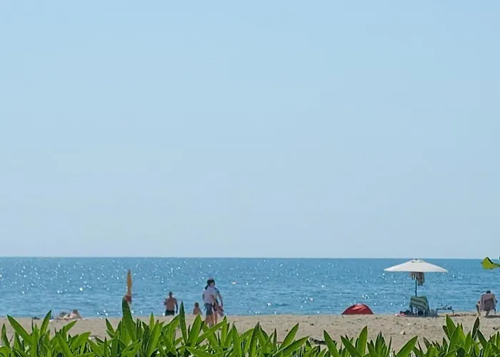 Pinetrees Penthouse @ The Сasa de vacaciones Golem (Tirana)